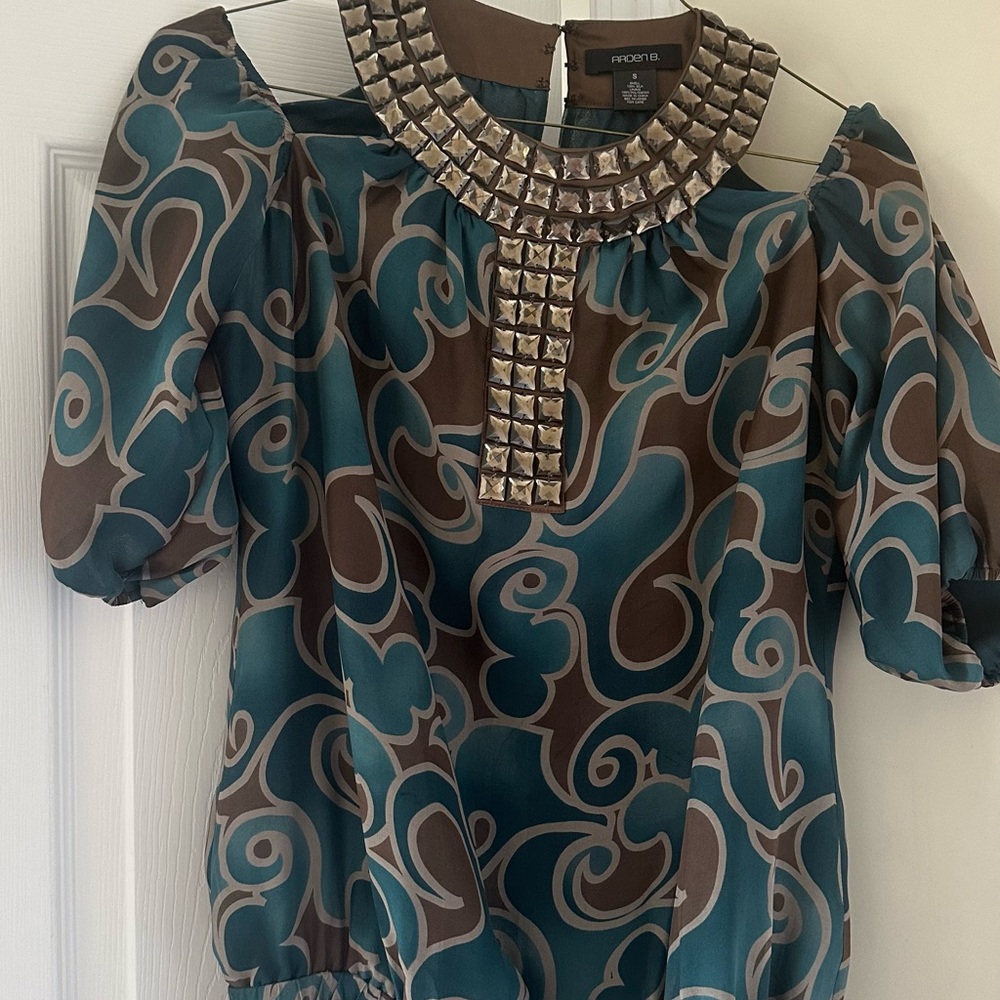 Arden B Teal & Brown Beaded-Neck Puff Sleeve Top